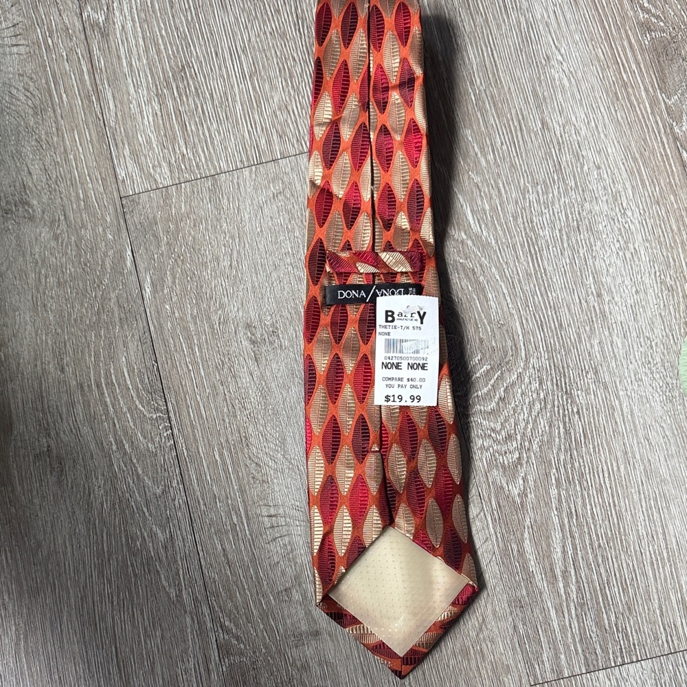 Donna Donna Men's Tie in Red and Gold Pattern
